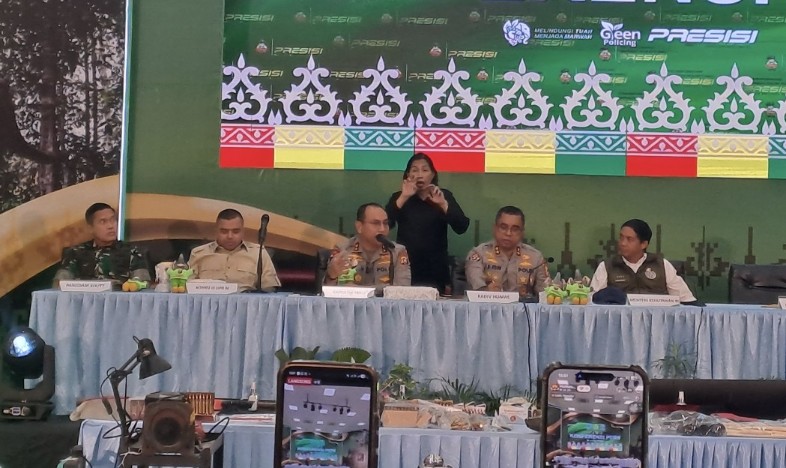 Konferensi pers pengungkapan di balik kematian gajah di Ukui di Mapolda Riau, Pekanbaru (foto/Riki)