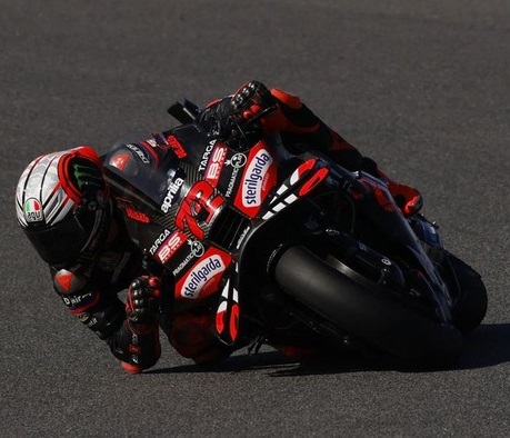 Marco Bezzecchi juara MotoGP Valencia 2025.