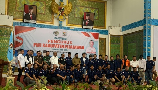 Bupati Pelalawan, Zukri siap mendukung PWI Pelalawan (foto/andi) 