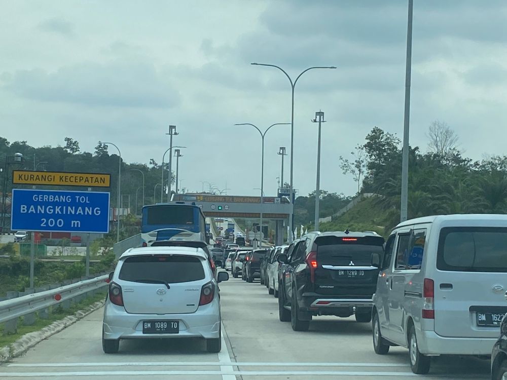 Ruas Tol Fungsional Bangkinang-XIII Koto Kampar ramai pengendara di libur Nataru (foto/int)