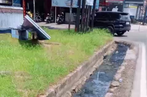 Drainase Jalan Durian Pekanbaru akan dikeruk untuk penanganan banjir.(foto: tata/halloriau.com)