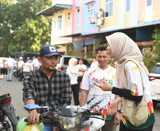 BRK Syariah menggelar kegiatan grebek pasar di Pasar Cahaya Garden, Kota Batam, pada Minggu (08/02/2026).