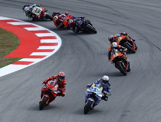 Pembalap Gresini Racing, Alex Marquez dan Ducati Lenovo, Marc Marquez. Hasil MotoGP Catalunya 2025, Alex Marquez Jadi Juara Ungguli Marc Marquez/ REUTERS/Albert Gea
