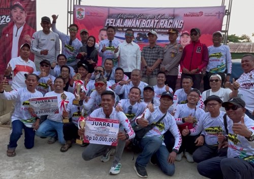 Bupati secara resmi tutup kejuaraan Ketinting Boat Racing 2026, Jum Stepano sabet tiga gelar juara (foto/Andy)