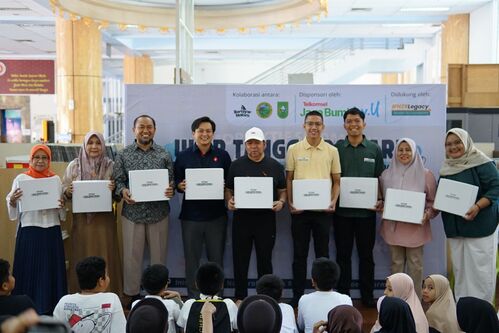 Telkomsel bersama Pemprov Riau dan Tesso Nilo meluncurkan 40 unit edugame Ular Tangga Domari di Festival Literasi Riau 2025. (Foto: Istimewa)