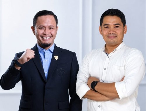 Walikota Pekanbaru H. Agung Nugroho dan Direktur Utama PT Riau Petroleum Prof. H. Husnul Kausarian.