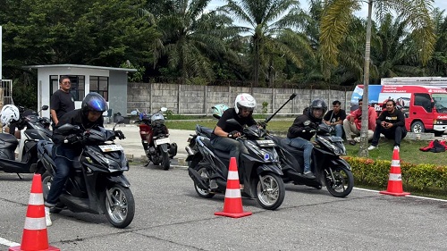 Capella Honda Riau gelar fun drag untuk komunitas.(foto: istimewa)