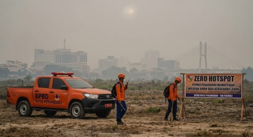 Kota Pekanbaru diselimuti kabut asap kiriman.(ilustrasi/AI/halloriau.com)
