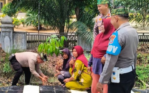 Polisi gandeng warga rawat lingkungan dari tingkat kelurahan.(foto: afrizal/halloriau.com)