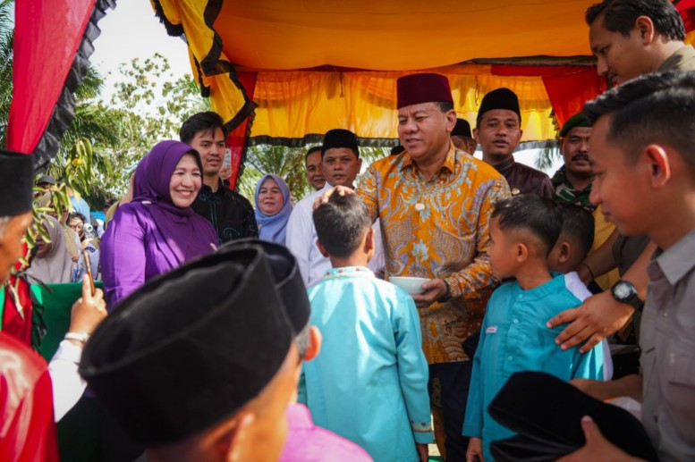 Bupati Suhardiman Amby hadiri tradisi mandi balimau di Kelurahan Muara Lembu (foto/ultra)