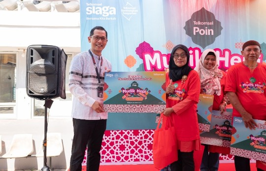 Peserta Mudik Hepi Telkomsel Poin bersyukur atas hadirnya bantuan mudik gratis dari Telkomsel (foto/ist)