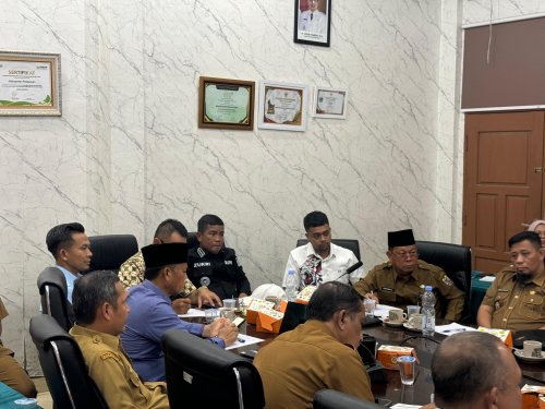 DPRD dan Pemkab Pelalawan duduk bersama.(foto: andi/halloriau.com)