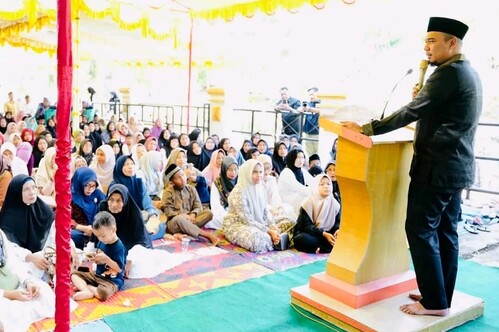 Bupati Indragiri Hulu Ade Agus Hartanto menghadiri pengajian akbar dalam rangka menyambut Tahun Baru Islam 1447 H. (Foto: Andri Subakti)