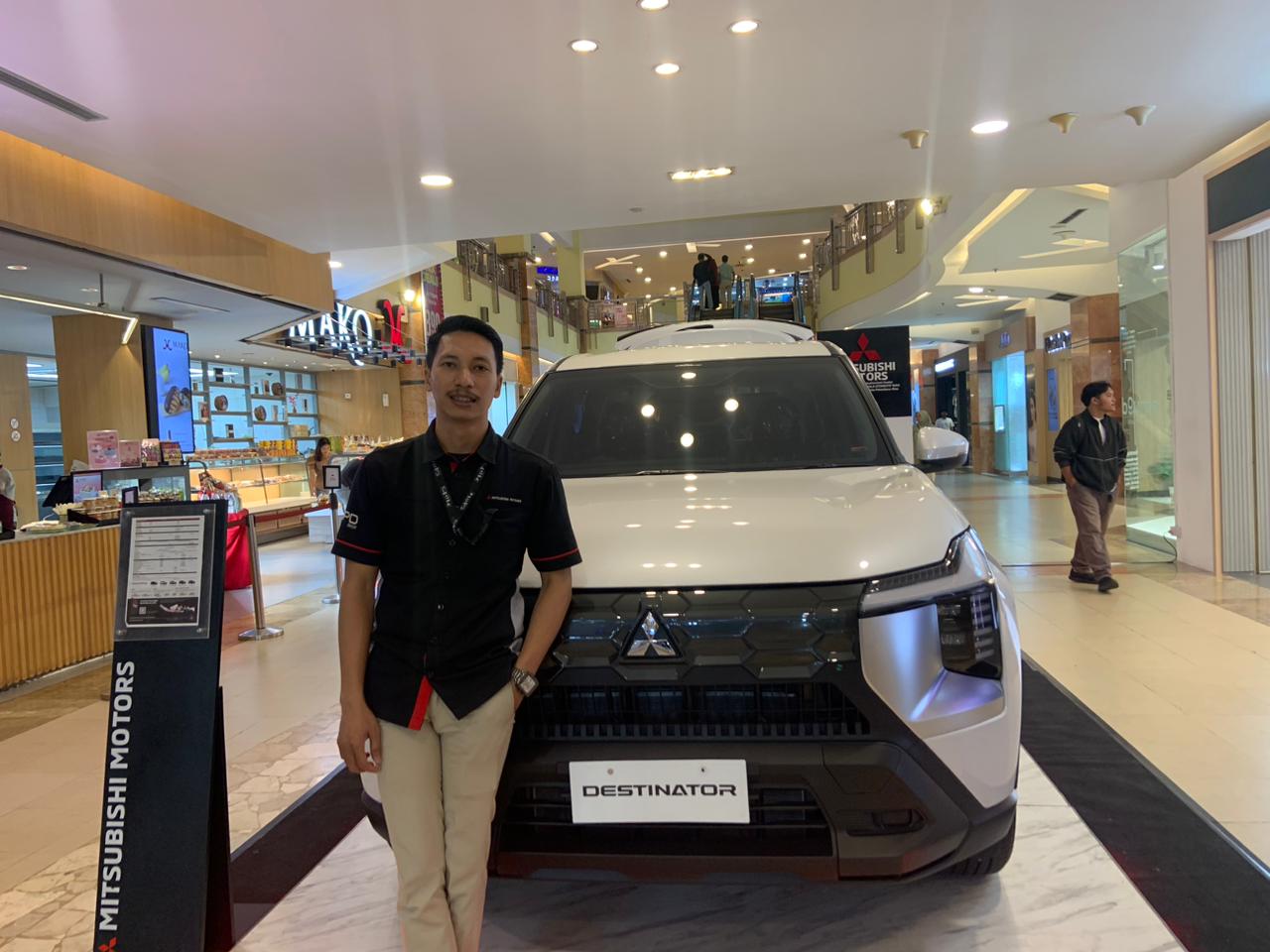 PT Dipo Sudirman pamerkan Mitsubishi Destinator di Mall SKA Pekanbaru (foto/fitri)