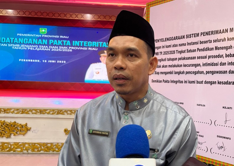 Plt Kepala Dinas Pendidikan Riau Erisman Yahya (foto/yuni)