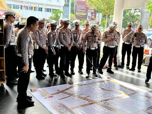 Ditlantas Polda Riau dan Dishub berkolaborasi dalam Apel Gabungan dan TFG untuk mencari solusi kemacetan di Pekanbaru. (Foto: Media Center Riau)