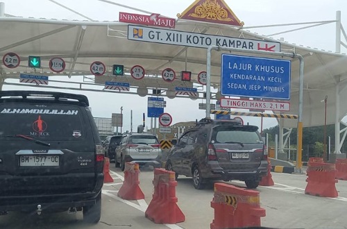 Gerbang Tol XIII Koto Kampar.(foto: int)