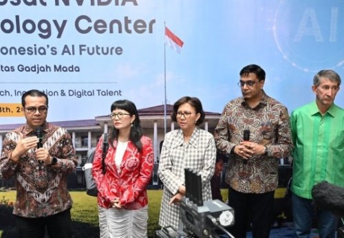 Wakil Menteri Komunikasi dan Digital Nezar Patria dalam acara UGM Indosat NVIDIA AI Technology Center di Yogyakarta, Kamis (13/8/2026). Foto: Humas Kemkomdigi 
