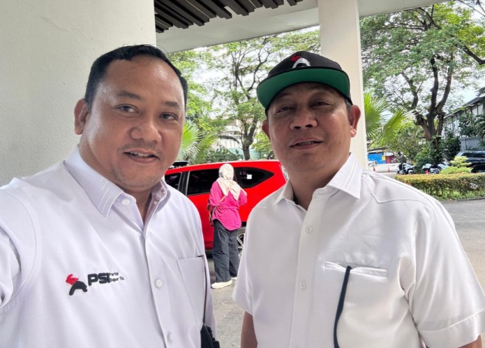 Sekretaris DPW PSI Riau, Juandy Hutauruk (kiri) menyatakan pihaknya sedang memperkuat struktur hingga ranting (foto/ist)