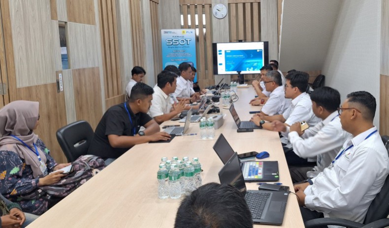 Manajemen PT PLN (Persero) UIP Sumbagteng bersama PT Imbang Tata Alam menggelar rapat teknis  rencana kegiatan tumpang susun jalur pembangunan SUTT (foto/ist)
