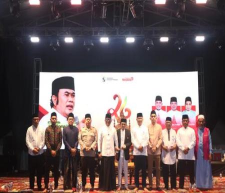 Haji Rhoma Irama mengisi Tabligh Akbar di hari kedua Helat Pelalawan HUT ke-26. (Foto: Andi Indrayanto)