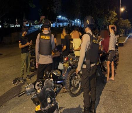 Tim Raga Polres Pelalawan berpatroli cegah geng motor dan pelaku anarkis (foto/Andy)