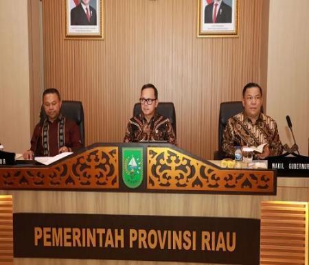 Wamendagri, Bima Arya bersama Gubernur Riau, Abdul Wahid dan Wakil Gubernur Riau, SF Hariyanto.(foto: int)