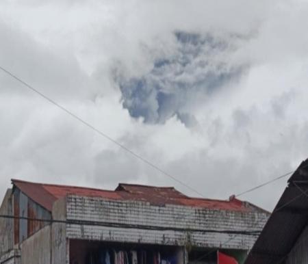Ilustrasi erupsi Gunung Marapi terjadi sore tadi (foto/detik)