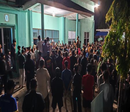 Ratusan warga geruduk Kantor ULP PLN Selatpanjang, tuntut listrik normal, PLN janji listrik normal 10 hari lagi (foto/Ali)