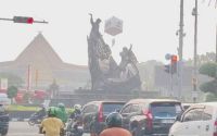Kabut asap di Pekanbaru masih mengkhawatirkan.(foto: kompas.com)