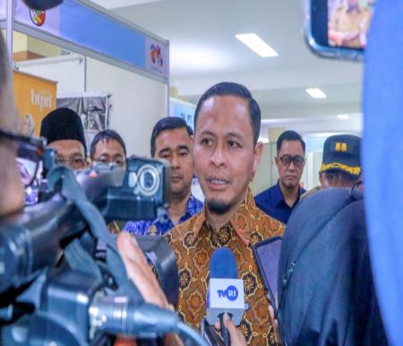 Walikota Pekanbaru, Agung Nugroho membahas penurunan tarif PDAM (foto/dini)