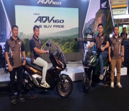 Jajaran top management PT CDN Riau saat launching New Honda ADV 160 di Mal SKA Pekanbaru.(foto: barkah/halloriau.com)