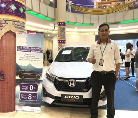 Jon, Sales Marketing Honda Soekarno Hatta di Mal Ciputra Pekanbaru.(foto: meri/halloriau.com)