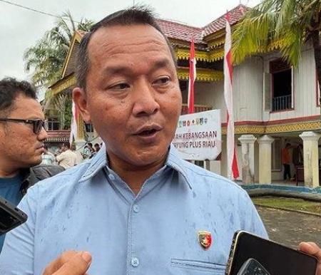 Direktur Reskrimsus Polda Riau Kombes Pol Ade Kuncoro Ridwan saat diwawancarai, Kamis (27/2/2025). 

