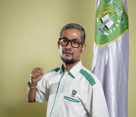 Dosen Prodi Teknik Mesin, Fakultas Teknik UIR Dr Dedi Karni, ST, M.Sc sukses patenkan alat pengiris umbi canggih (foto/ist) 