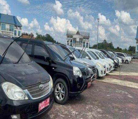Mobil dinas Pemko Pekanbaru yang diparkir di Kompleks Perkantoran Pemerintah, Tenayan Raya. (Foto: Pekanbaru.go.id)