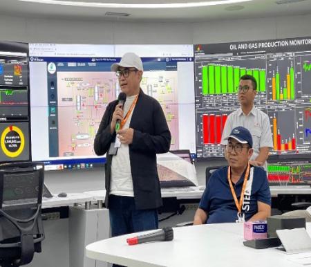 Zulmansyah Sekedang saat berkunjung ke SKK Migas.(foto: istimewa)