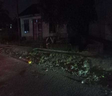 Mati lampu di lingkungan warga di Jalan AMD 7, Kecamatan Limapuluh, Kota Pekanbaru (foto/ist)
