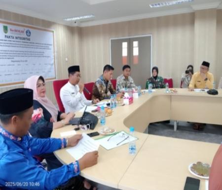 Dinas Pendidikan dan Kebudayaan Rohil menggelar penandatanganan Pakta Integritas untuk SPMB 2025–2026. (Foto: Afrizal)