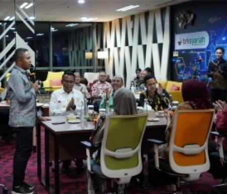 Gubernur Riau Abdul Wahid menyampaikan sambutannya di BRK Syariah, Kota Pekanbaru, Kamis (19/06/2025). 