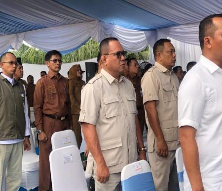 Ketua DPRD Kuansing, Juprizal bersama Ketua Fraksi Gerindra, Dasver Librian (baju crem) saat menghadiri pelantikan HKTI Riau di Bangkinang (foto/ultra)