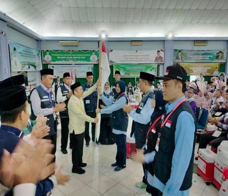 445 jemaah dan petugas Kloter pertama diberangkatkan ke Makkah (foto/int)