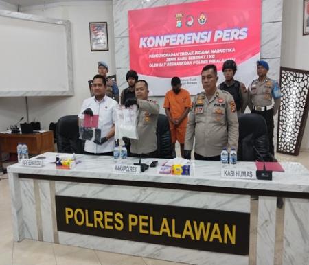 Satresnarkoba Pelalawan berhasil membekuk pelaku narkoba. (Foto: Andy Indrayanto)