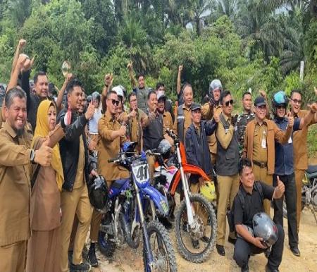 Walikota Pekanbaru, Agung Nugroho dan Wakil Walikota Pekanbaru, Markarius Anwar meninjau Keluraan Melebung, Kecamatan Tenayan Raya.(foto: dini/halloriau.com)
