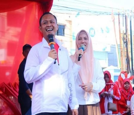 Walikota Pekanbaru, Agung Nugroho beserta istri.