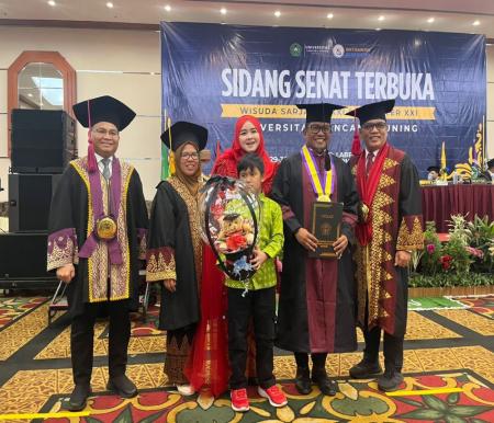 Unilak wisuda 1.341 lulusan, termasuk Kapolresta Pekanbaru dan Bupati Pelalawan (foto/ist)
