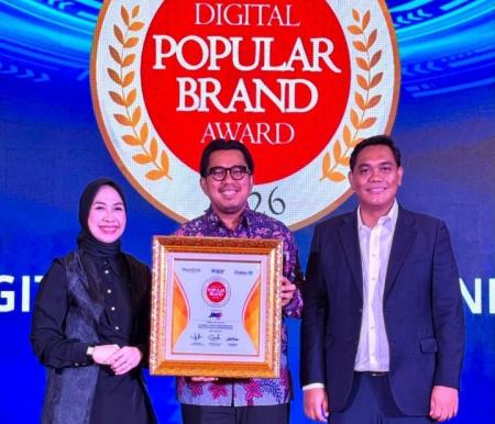 JNE meraih penghargaan Golden Brand of The Year dan Digital Popular Brand Award 2026 (foto/ist)