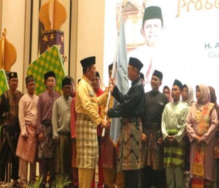 Gubernur Kepri, Anshar Ahmad kukuhkan pengurus IWKR Pekanbaru.(foto: istimewa)