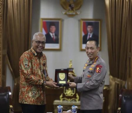 Kapolri Jenderal Polisi Listyo Sigit Prabowo menerima audiensi dari Pengurus Persatuan Wartawan Indonesia (PWI) Pusat di Mabes Polri, Jalan Trunojoyo, Jakarta, Senin (27/10/2025). 