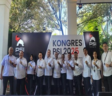 Ketua PSI Riau Kelmi Amri dan Sekretaris Juandy bersama pengurus saat Kongres PSI 2025 (foto/ist)